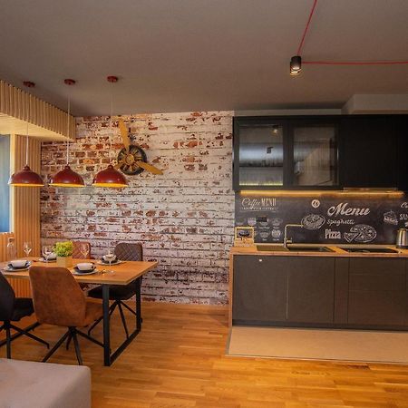 Stylish Two Bedroom Apartment At Ljubovic-Hill Park 포드고리차 외부 사진