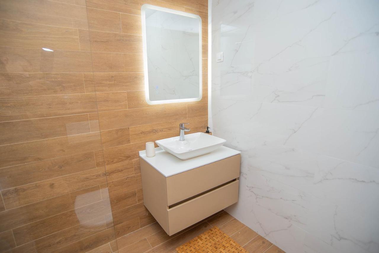 Stylish Two Bedroom Apartment At Ljubovic-Hill Park 포드고리차 외부 사진