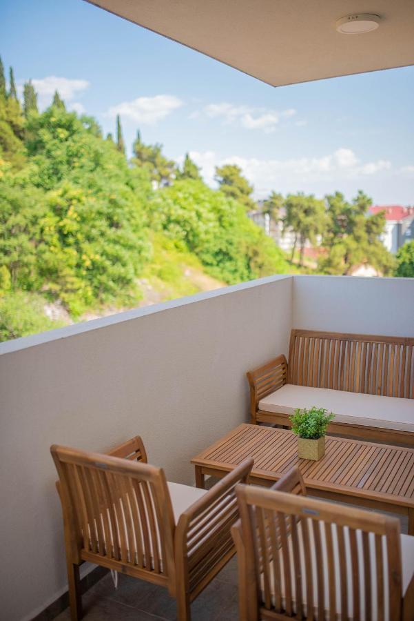 Stylish Two Bedroom Apartment At Ljubovic-Hill Park 포드고리차 외부 사진