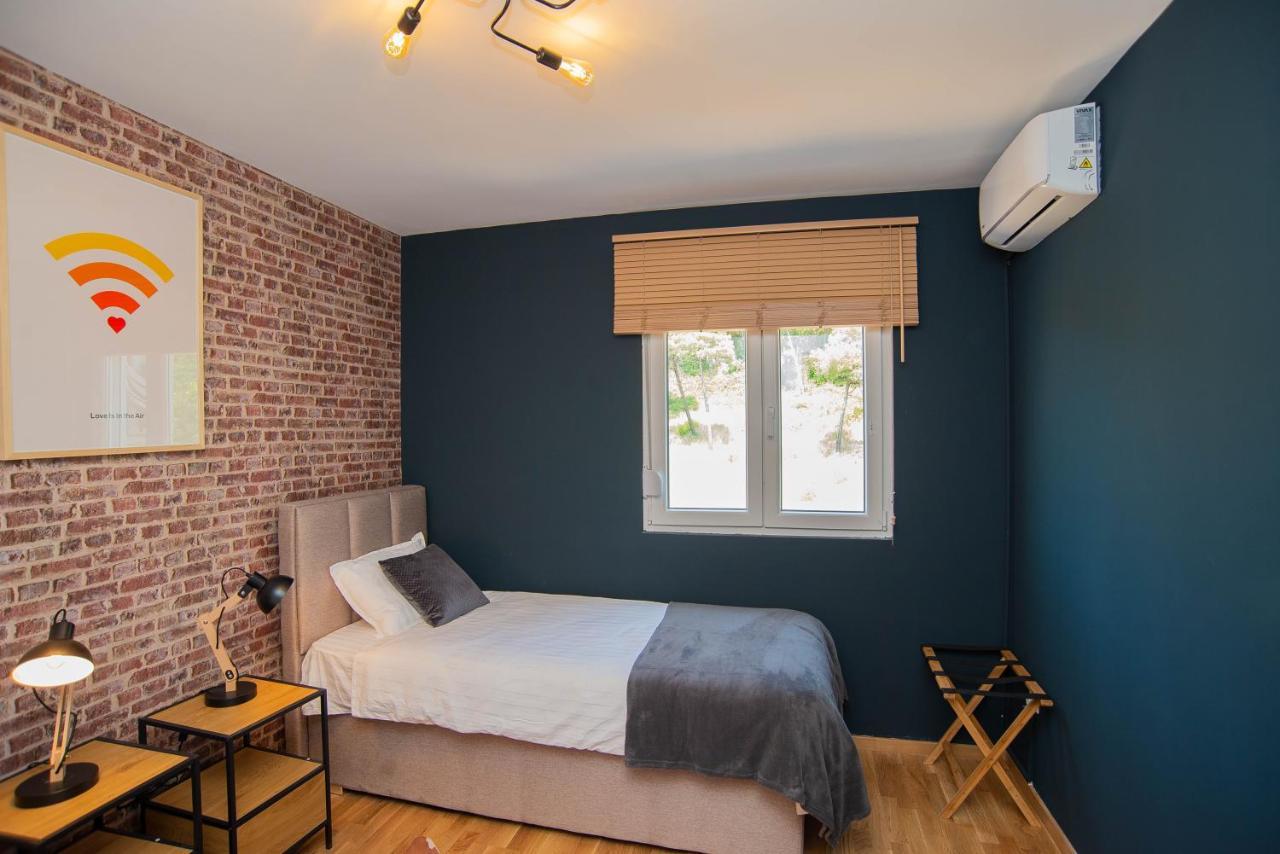 Stylish Two Bedroom Apartment At Ljubovic-Hill Park 포드고리차 외부 사진