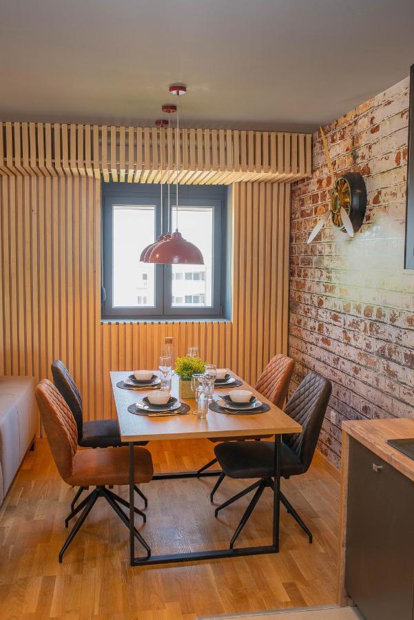 Stylish Two Bedroom Apartment At Ljubovic-Hill Park 포드고리차 외부 사진