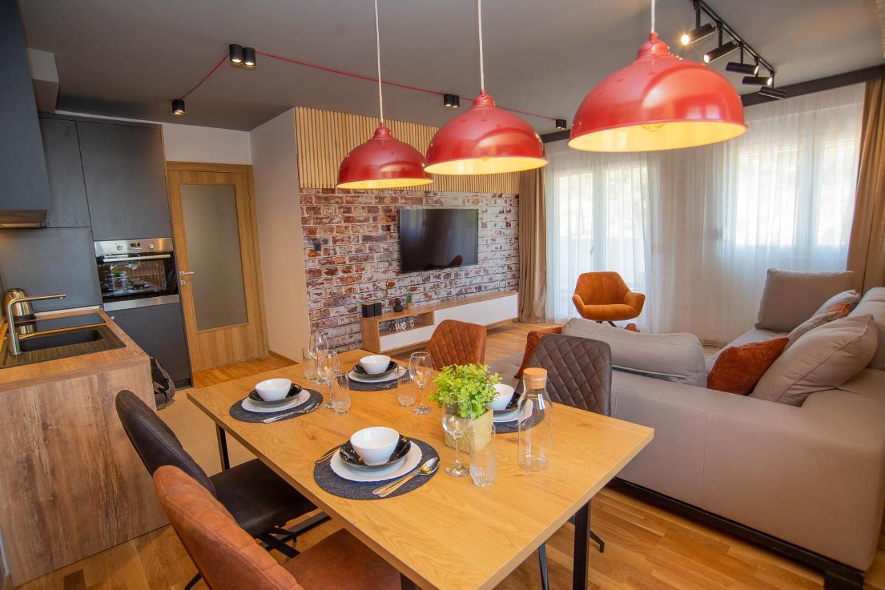 Stylish Two Bedroom Apartment At Ljubovic-Hill Park 포드고리차 외부 사진