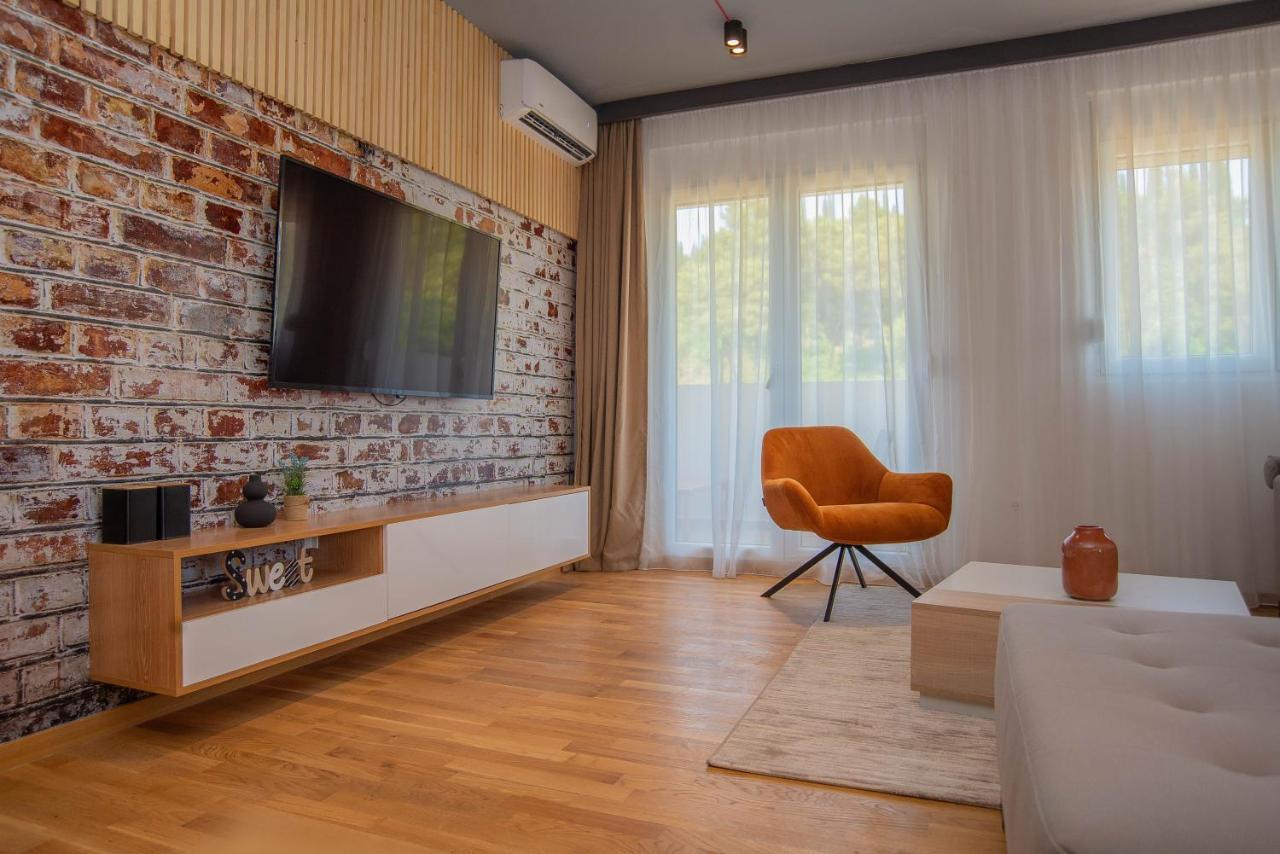 Stylish Two Bedroom Apartment At Ljubovic-Hill Park 포드고리차 외부 사진