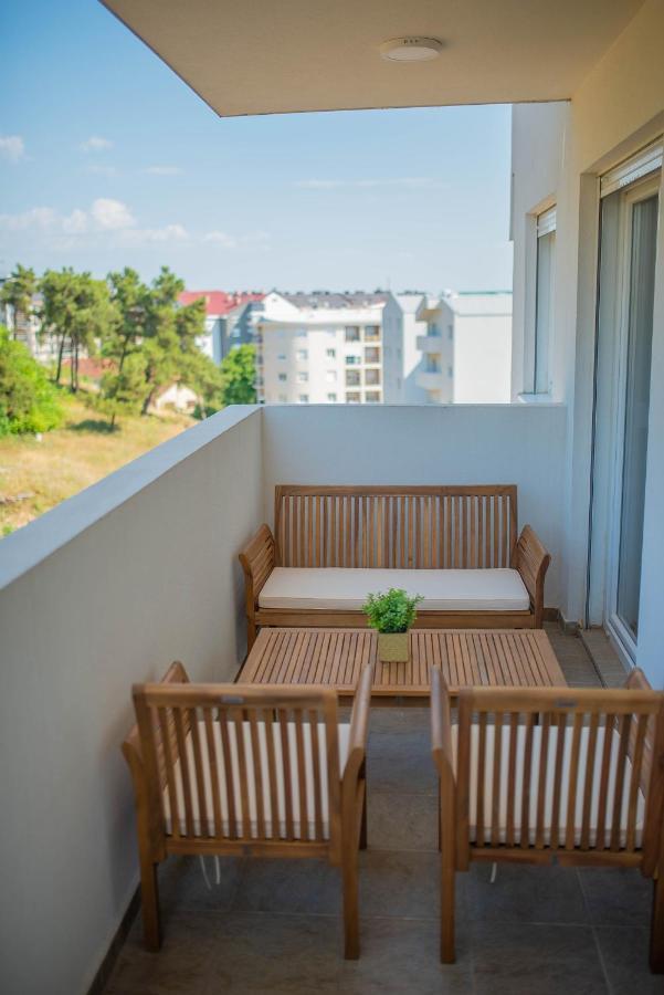 Stylish Two Bedroom Apartment At Ljubovic-Hill Park 포드고리차 외부 사진