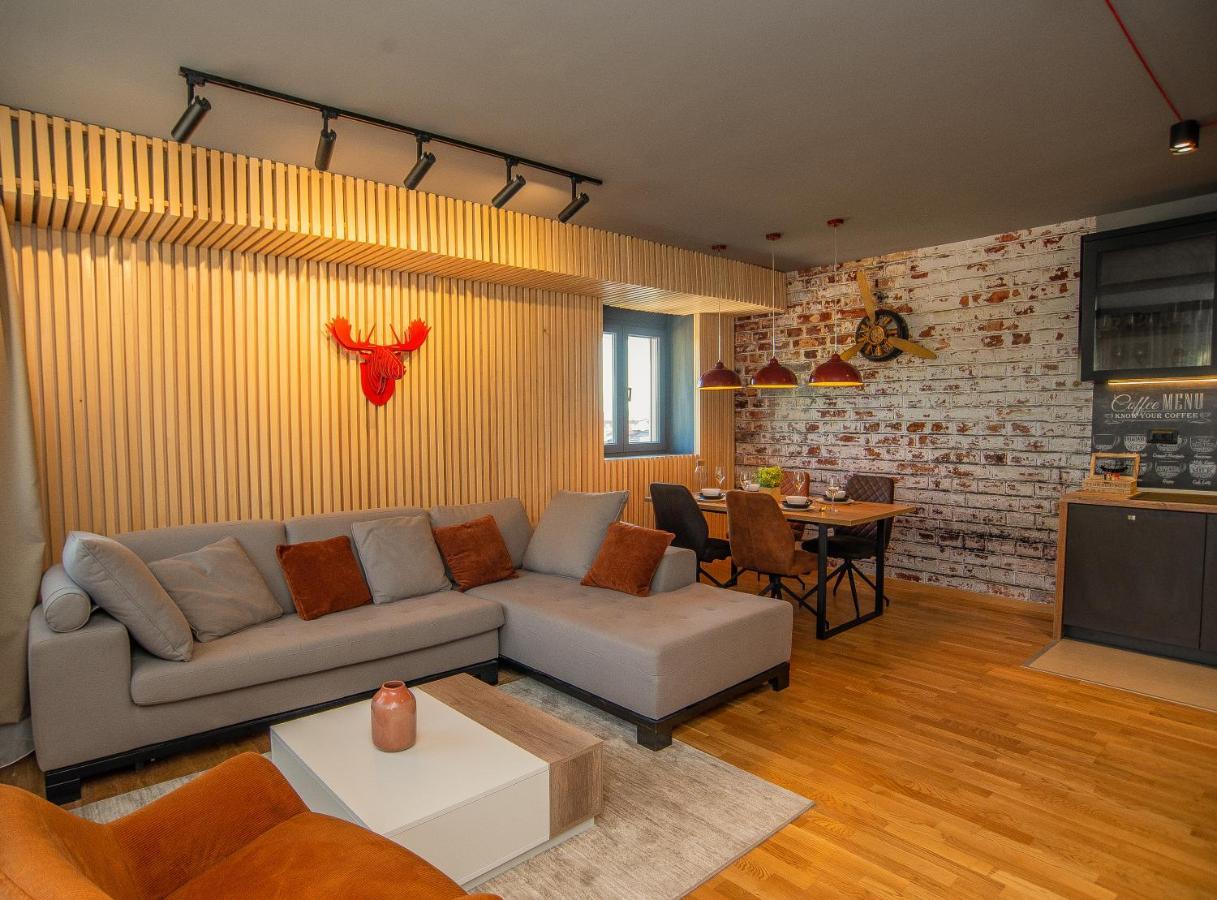 Stylish Two Bedroom Apartment At Ljubovic-Hill Park 포드고리차 외부 사진