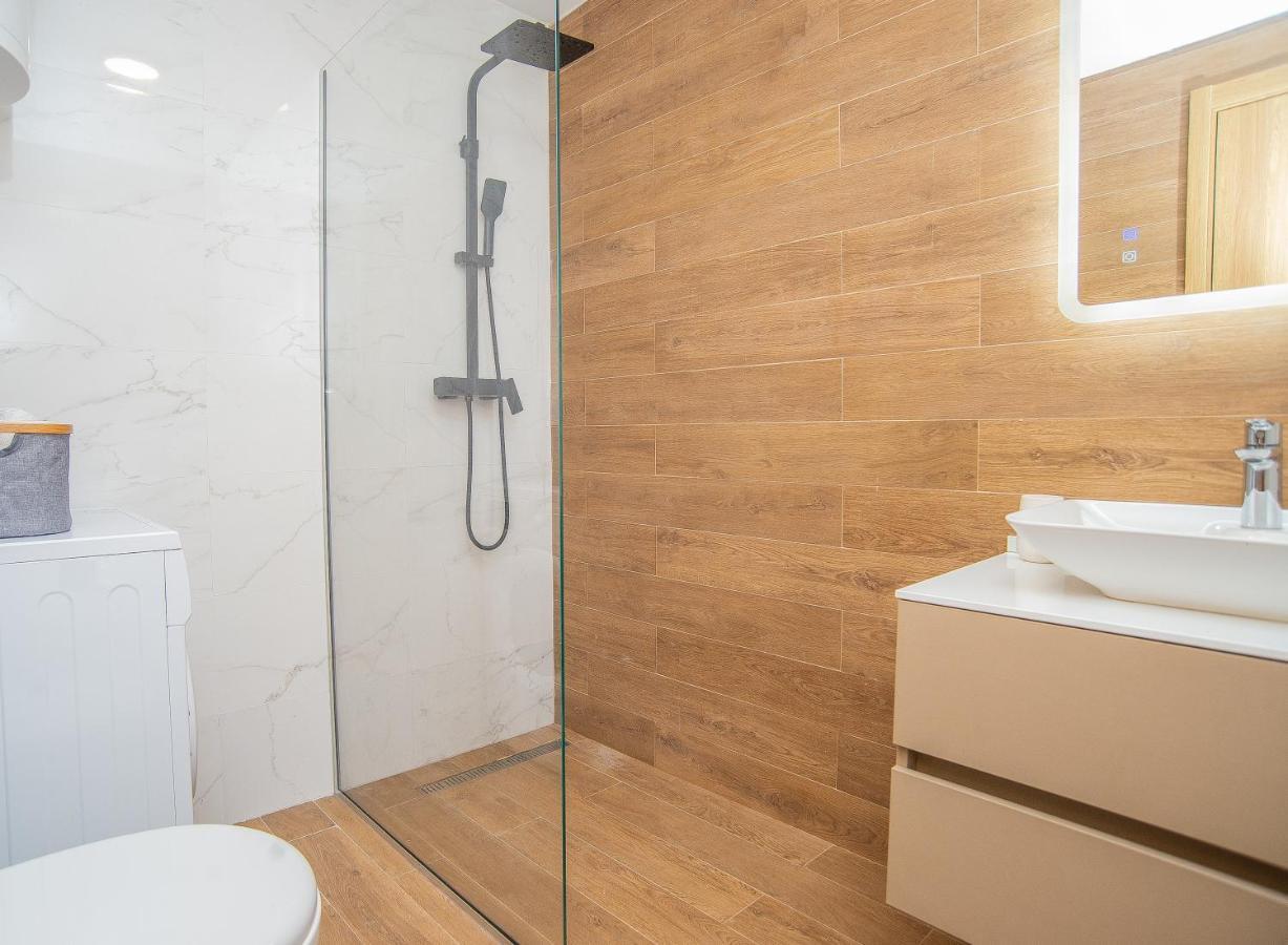 Stylish Two Bedroom Apartment At Ljubovic-Hill Park 포드고리차 외부 사진