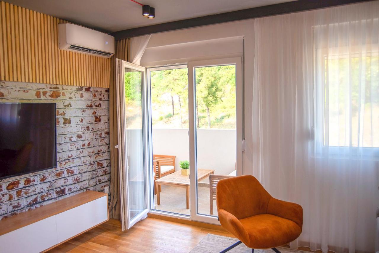 Stylish Two Bedroom Apartment At Ljubovic-Hill Park 포드고리차 외부 사진